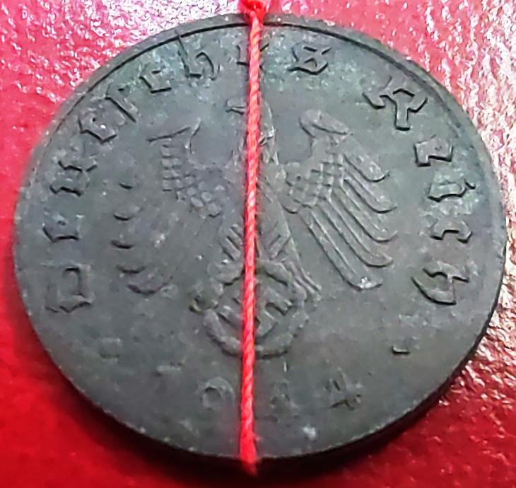 Третий Рейх 1 пфенниг 1944 D - Аверс к Реверсу 120 градусов !! Редкость