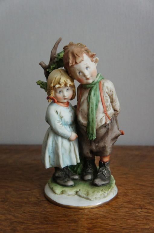 Смущенные детишки Джузеппе Каппе Capodimonte Фарфоровая статуэтка