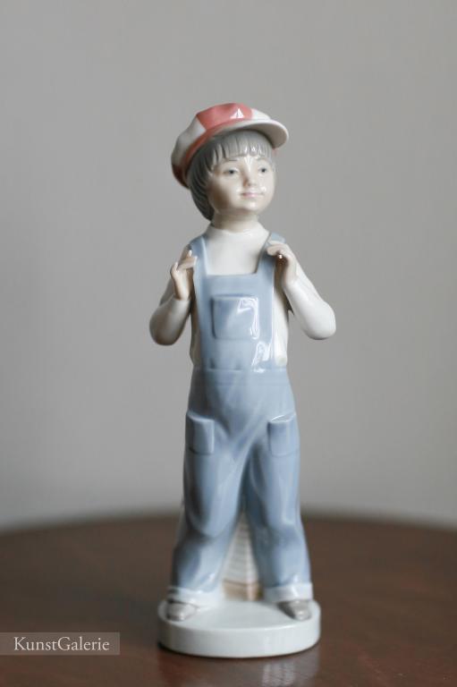 Мальчик из Мадрида фарфоровая статуэтка Lladro 4898
