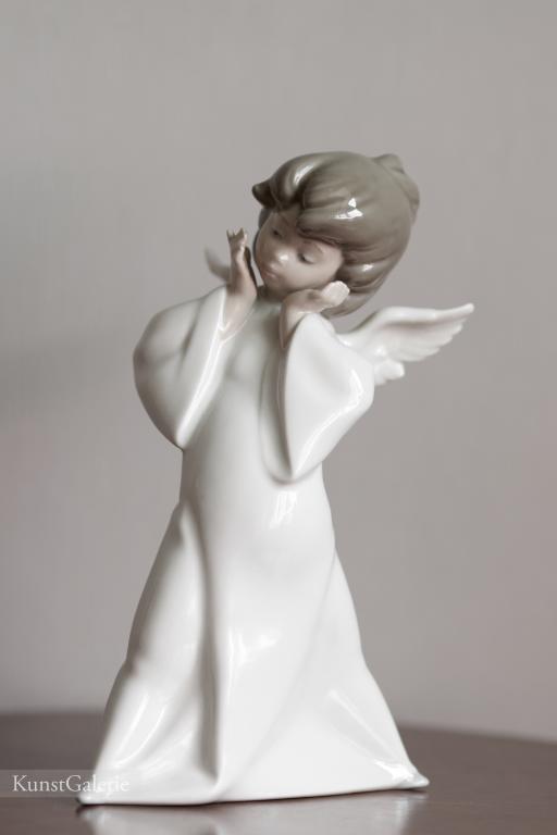 Удивленный ангел фарфоровая статуэтка Lladro 4959
