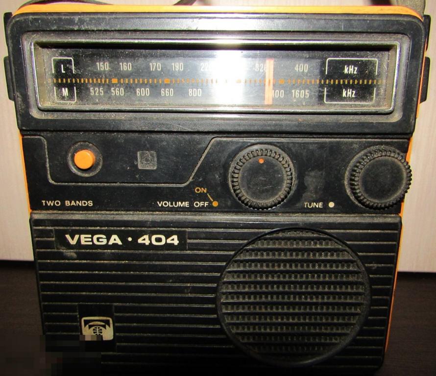 Радиоприёмник Вега-404 1983  Шипит,но нет приёма радиостанций. 