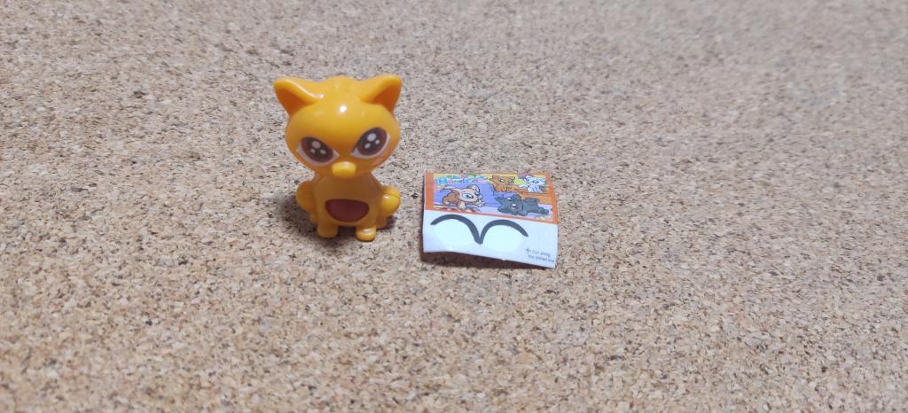 Игрушка не киндер Животные кошечки кошка котенок с наклейкой, без вкладыша