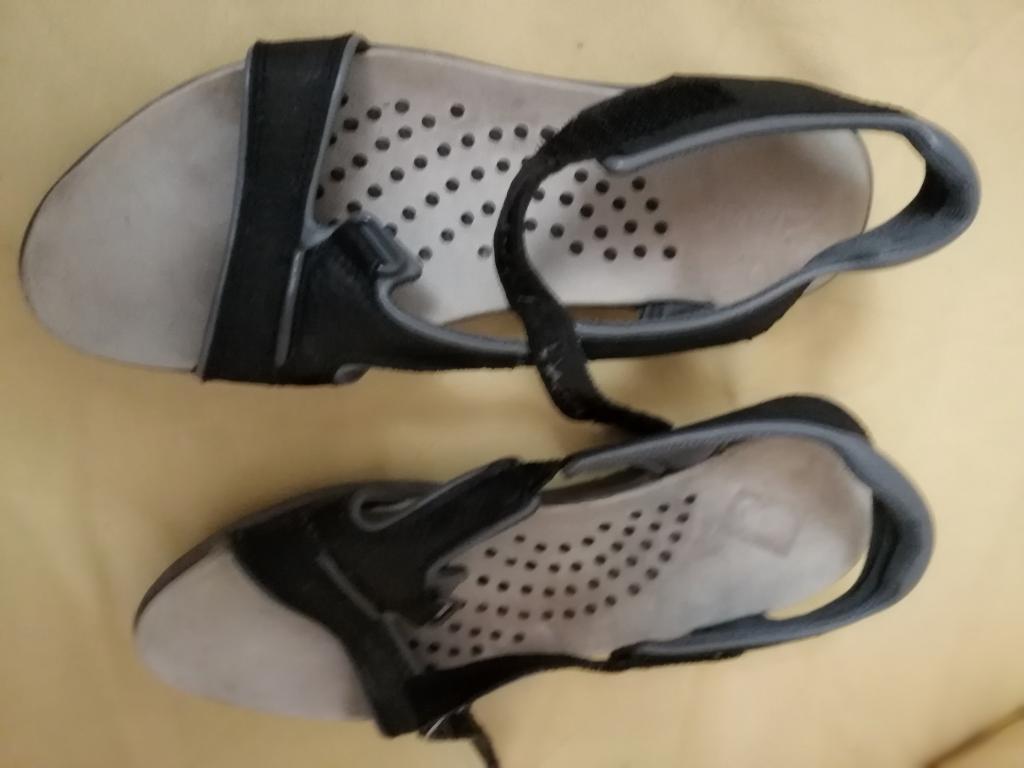 Босоножки сандалии немецкой фирмы Clarks размер 38-38,5 удобная МОДЕЛЬ ПОЧТИ НОВЫЕ