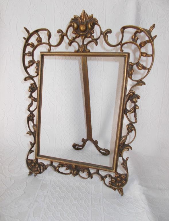Красивейшая и большая рамка . Латунь.