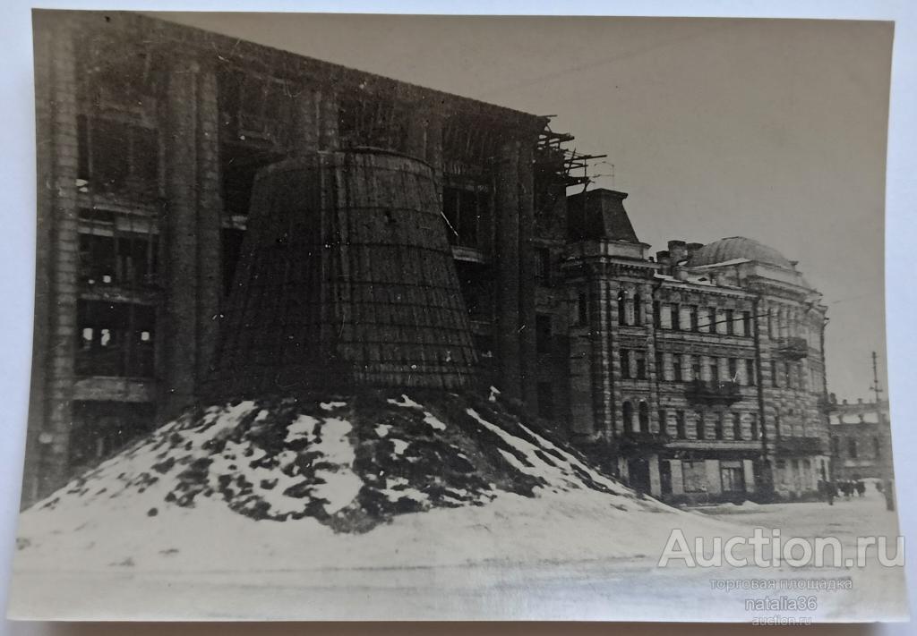 3283. Блокадный Ленинград. Укрытие памятника Ленину у Финляндского вокзала. Архив архитектора