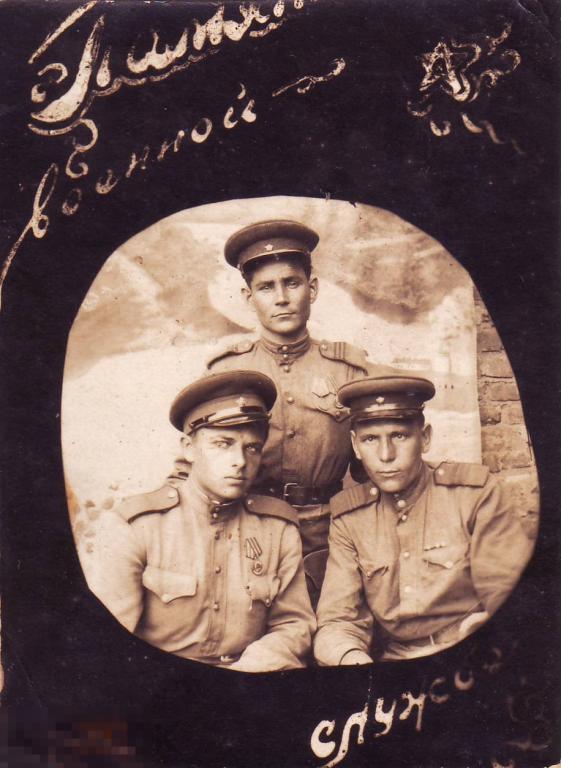 СССР  3 солдата 1946г. ветераны медали оригинал Минск 8х10,5 см. 