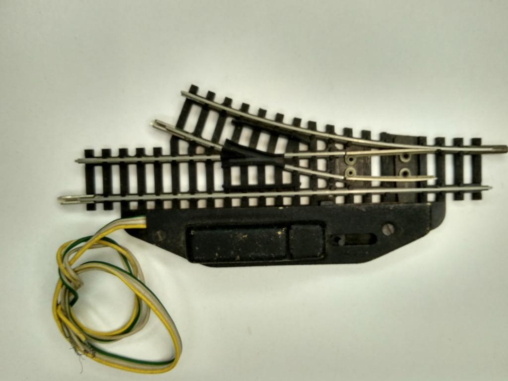 9мм.(N) Стрелка правая с электроприводом Minitrix 104мм