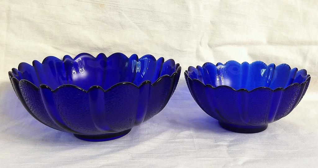 САЛАТНИК  МИСКА  ВАЗОЧКА  КОНФЕТНИЦА   2шт.  синее/кобальтовое стекло  ( К6 /3 )