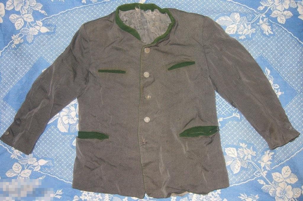 Пиджак с пуговицами-монетами