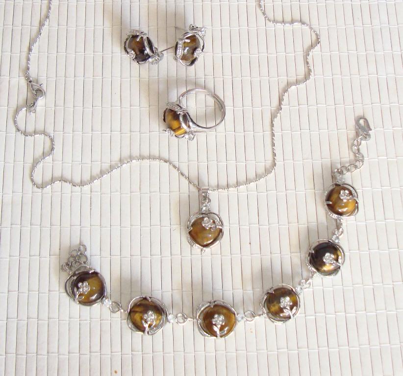 Набор  ТИГРОВЫЙ ГЛАЗ (подвеска,браслет,серьги,кольцо)