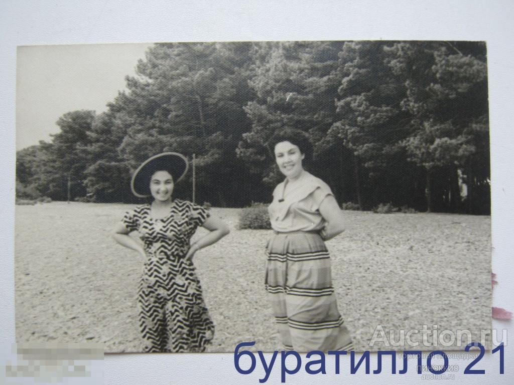&quot; Фото двух девушек на поле &quot; 9х14 
