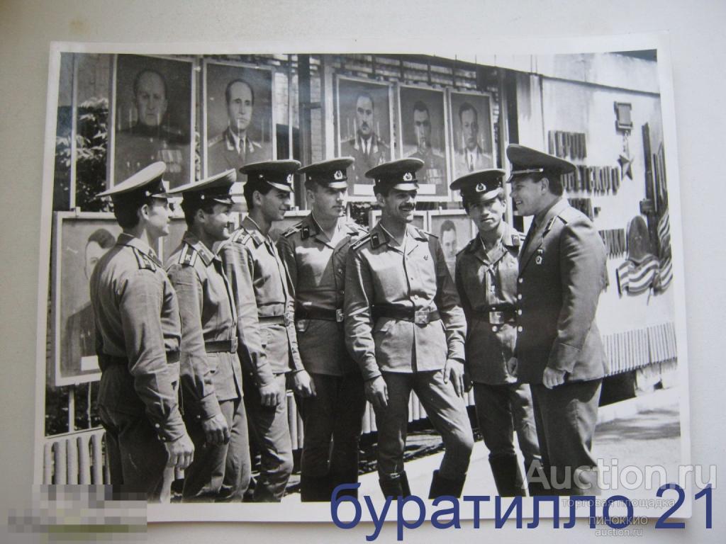 " Фото курсантов с офицером"  24х18( профессиональное фото) 