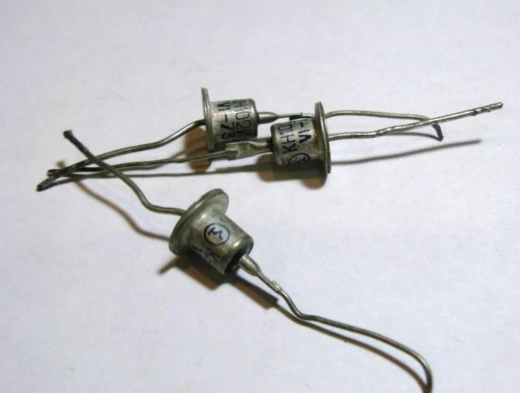 Динисторы КН102И одним лотом СССР — покупайте на Auction.ru по выгодной ...