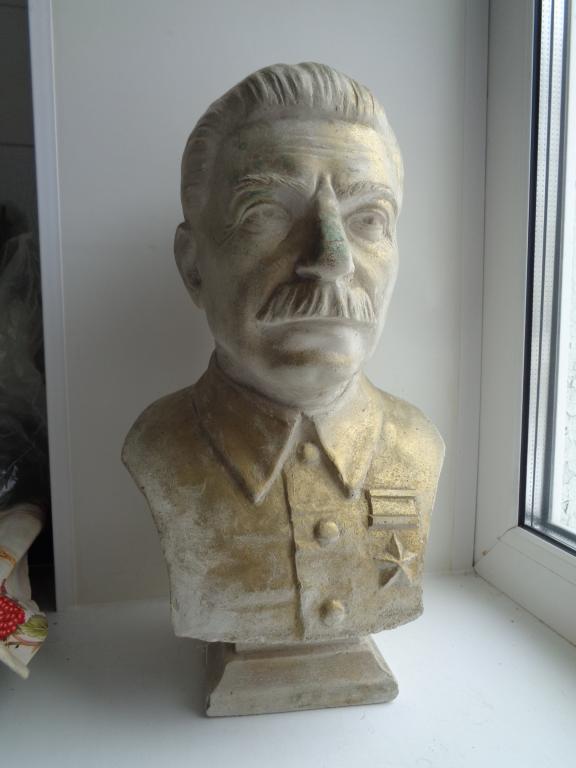 Бюст большой Сталин-гипс,того времени,высота 39 см.