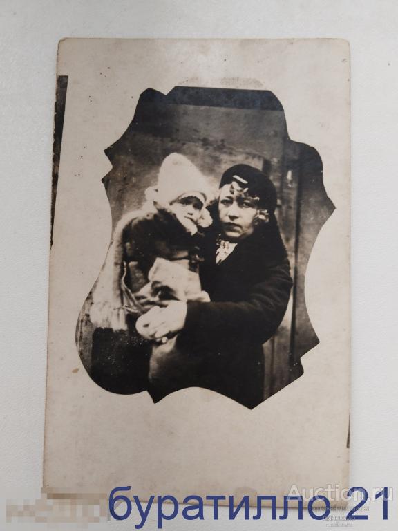 " Фото женщины с ребенком"  1934 год  9х14 