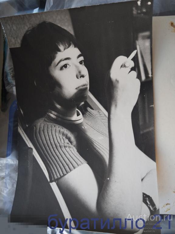 " Фото девушки с сигаретой   " 20х30 (художественное фото) 