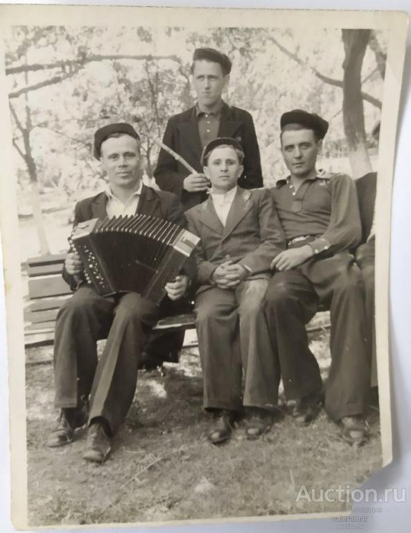 Фото Фотография СССР 1950 - 60 годы парни мода гармонь