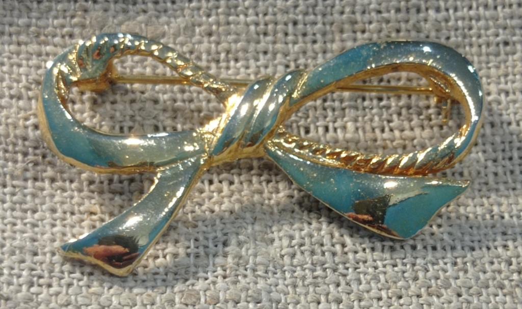 Брошь в виде банта - бантика, СССР.