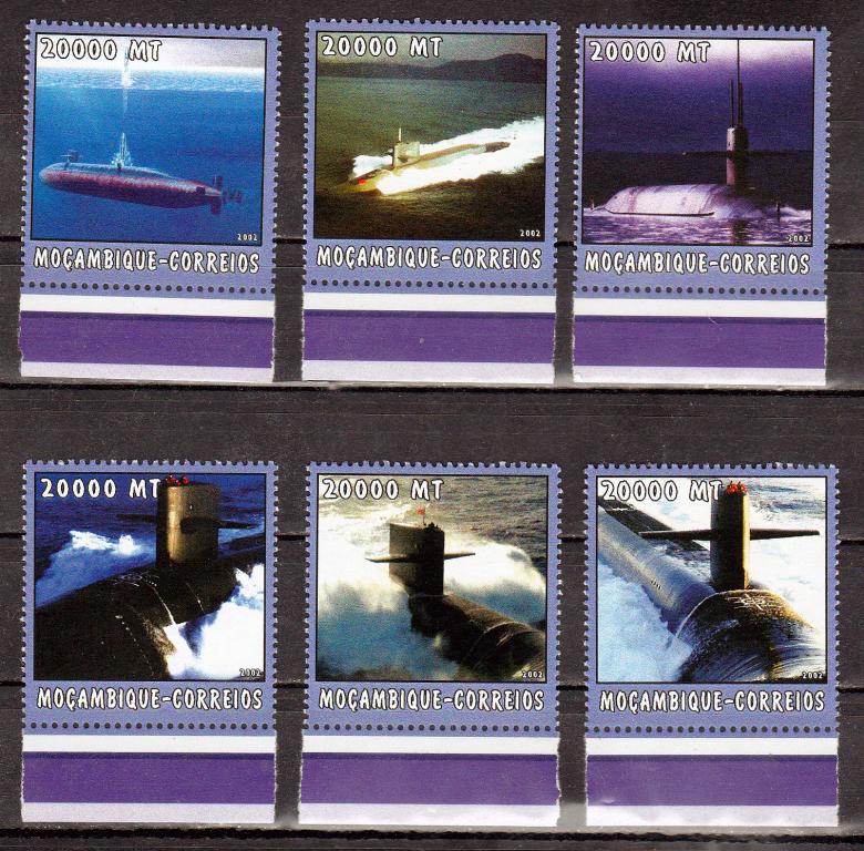 Марки Мозамбик 2002 г. Подводные лодки MNH ** Транспорт Субмарины Милитария
