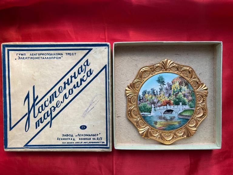 настенная тарелочка 56 год новая Ленэмальер