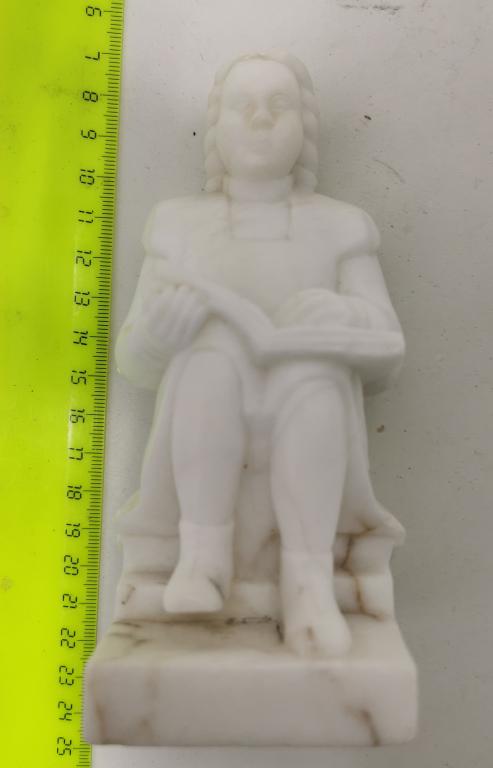 статуэтка девочка с книжкой Якутка мрамор редкая