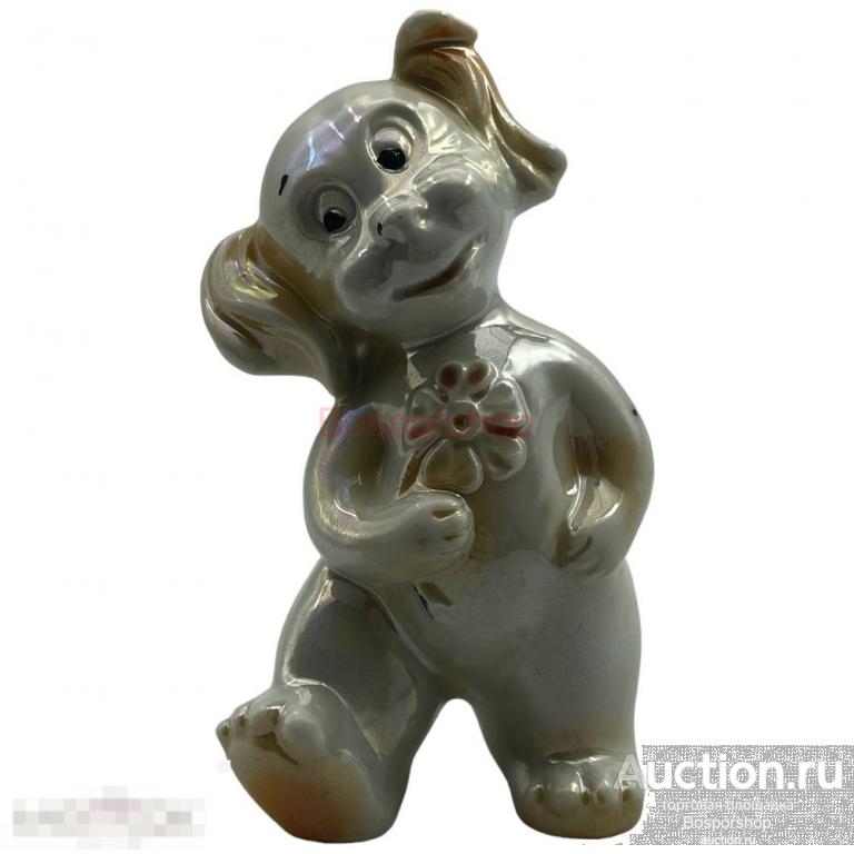 Фарфоровая статуэтка &quot;Собака с цветком&quot; 1970-1980 гг. ГДР 
