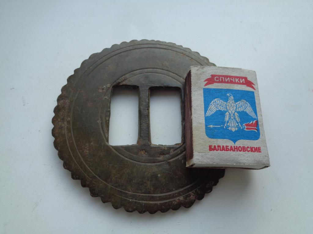 Пряжка крупная,бронзовая 17-18 век-целая,патина,состояние.Размер!