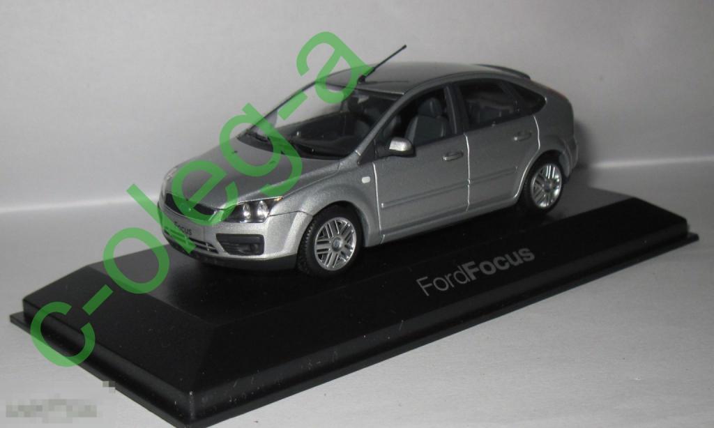 Ford Focus 2  2008 года 1:43 Minichamps