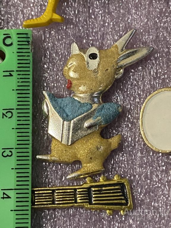 Брошь Знак ФИГУРНЫЙ Значок  детский УЧЕНЫЙ КРОЛИК. КНИГА.. МУЛЬТФИЛЬМ ДИСНЕЙ РЕДЧАЙШИЙ RRR