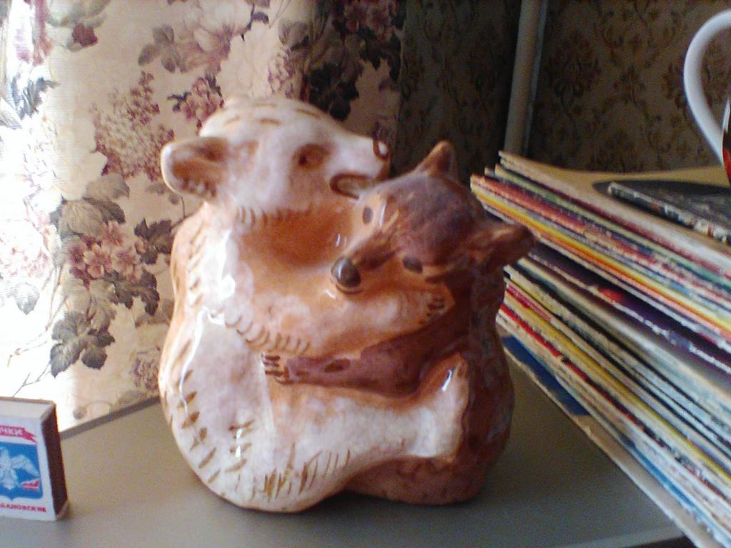 Играющие медвежата.Керамика.Майолика  .Старая Гжель.