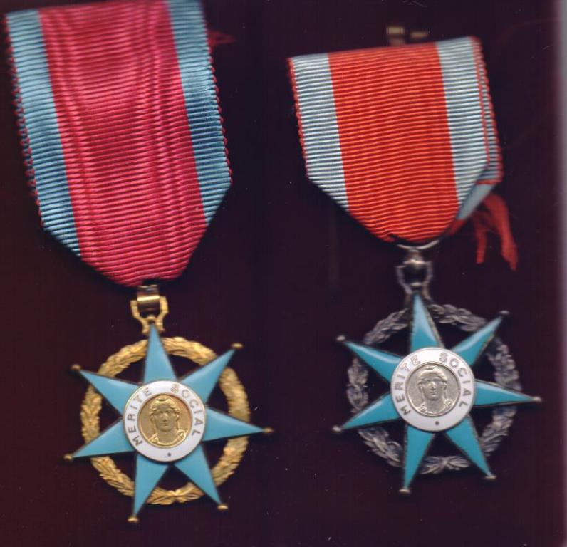 ДВА ОРДЕНА ЗА ЗАСЛУГИ 1936-1963 степень КАВАЛЕР и ОФИЦЕР  Франция