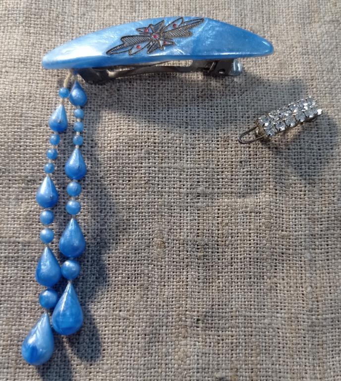 Две заколки на волосы, пластик и с камнями, СССР.