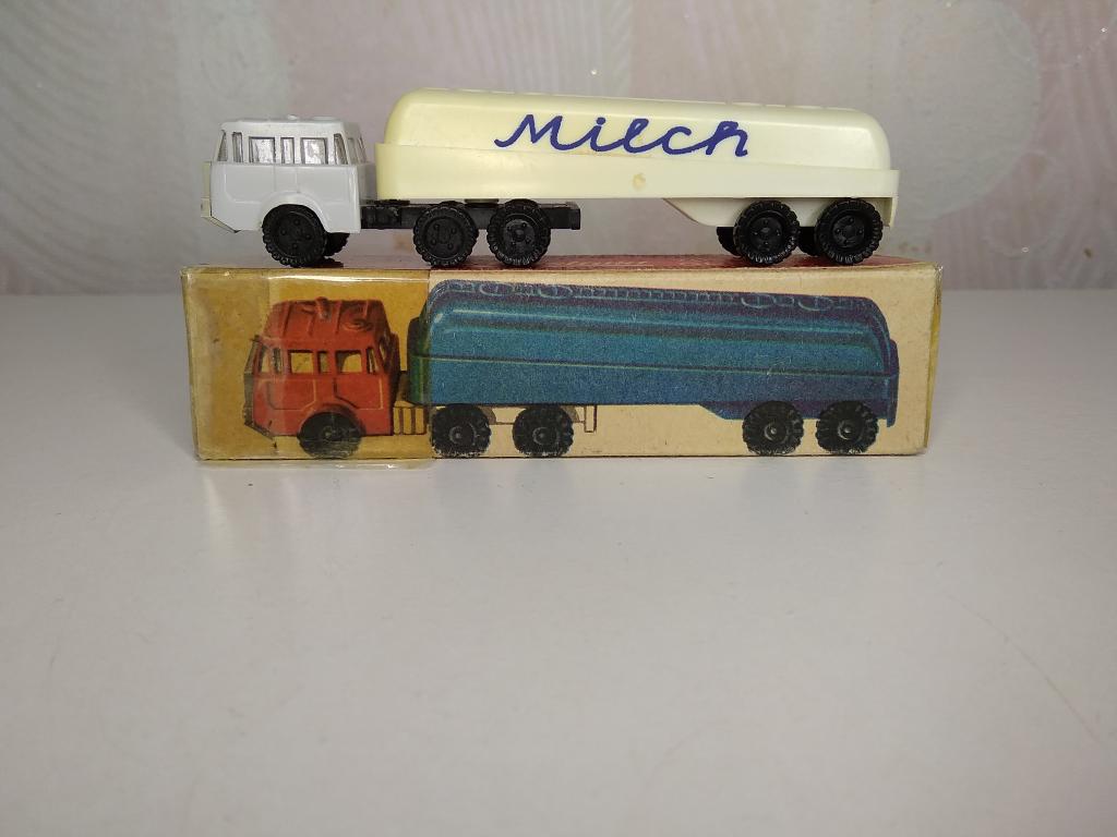 12мм (TT) Tatra автоцистерна Milch в коробке