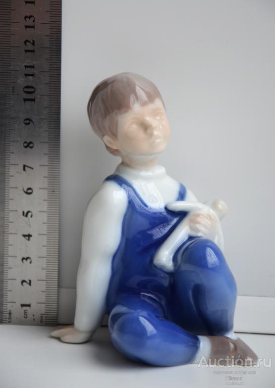 Bing & Gröndahl Бинг Грондаль Дания Копенгаген статуэтка Девочка с куклой кобальт дети детст