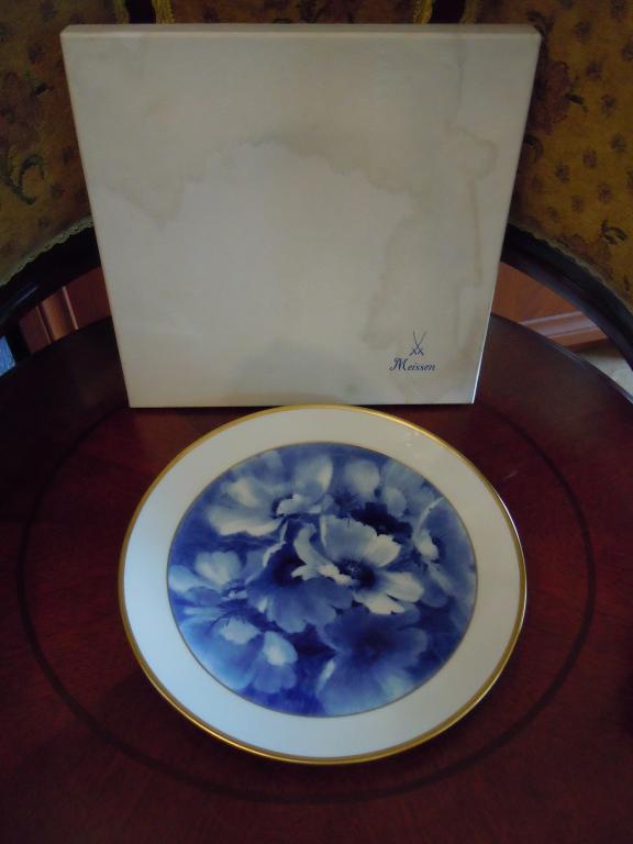 Декоративная тарелка "Цветы" Meissen, Германия, вторая половина 20 века, фарфор.
