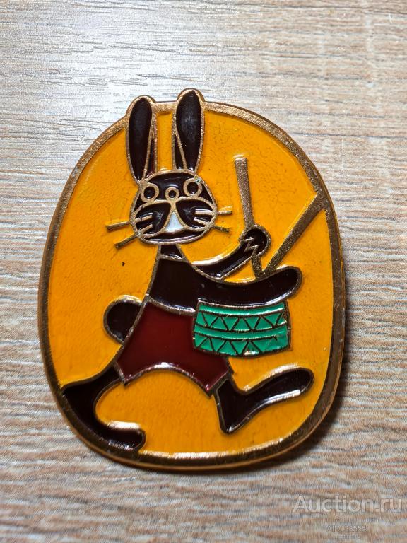 ЗНАК ДЕТСКИЙ ЗАЯЦ С БАРАБАНОМ БОЛЬШОЙ