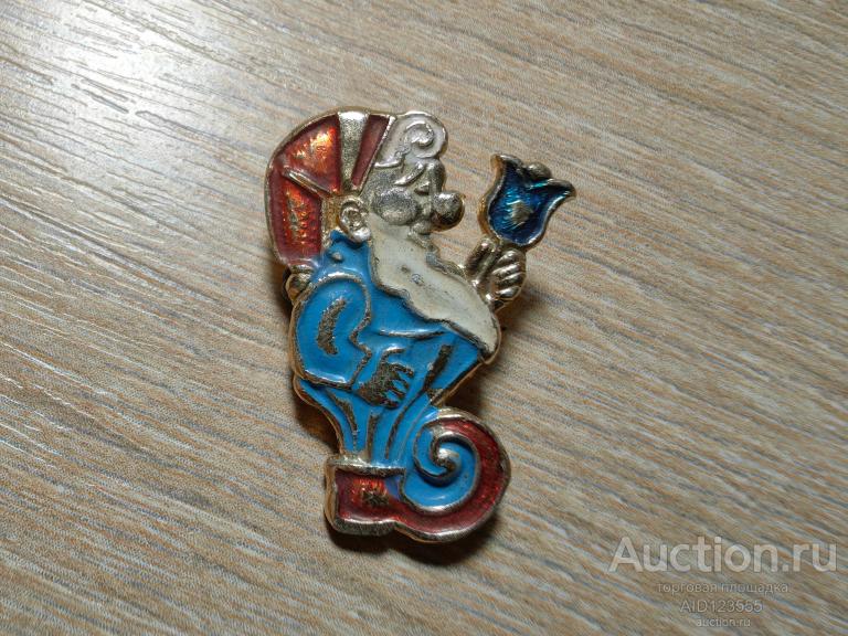 ЗНАК БРОШЬ ДЕТСКИЙ ГНОМ ГНОМИК С ЦВЕТКОМ