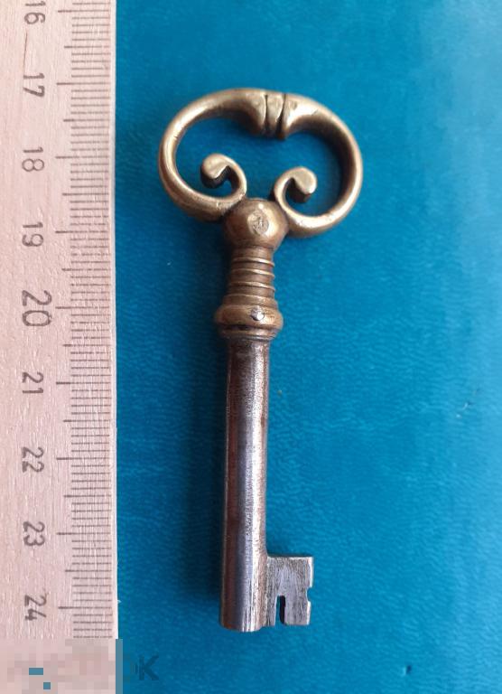 Ключ старинный бронза металл Европа 