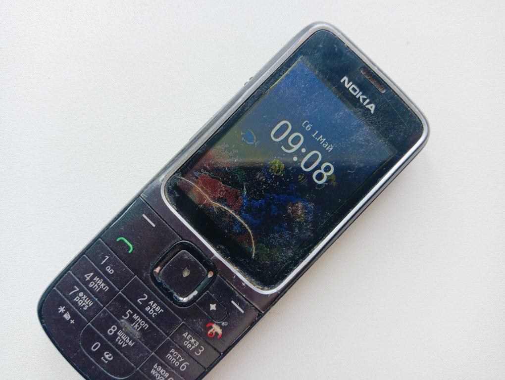 Кнопочный телефон NOKIA с зарядным устройством (6)