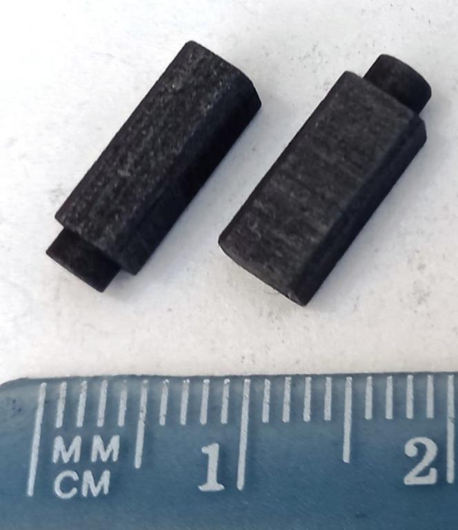 К36.020 ЩЕТКИ ГРАФИТОВЫЕ УГОЛЬНЫЕ 12,5х5х4 ММ. ПАРА ОДНИМ ЛОТОМ