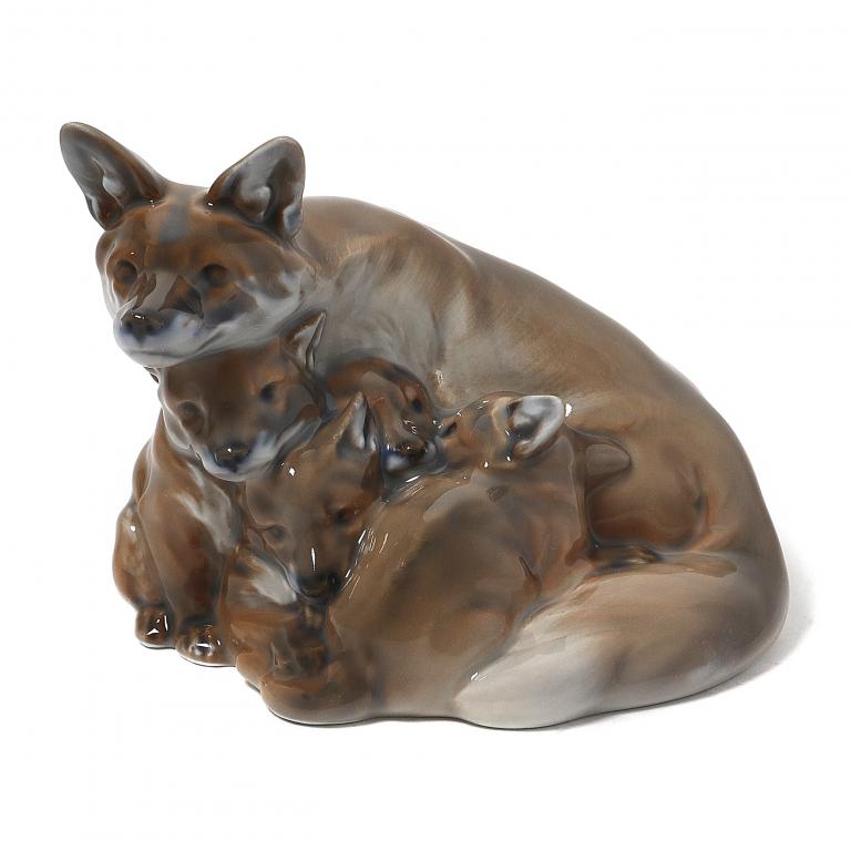 Фарфоровая фигура Лиса с лисятами. Royal Copenhagen