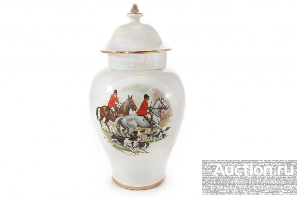 Фарфоровая ваза с крышкой с сюжетным рисунком 23АБ0627