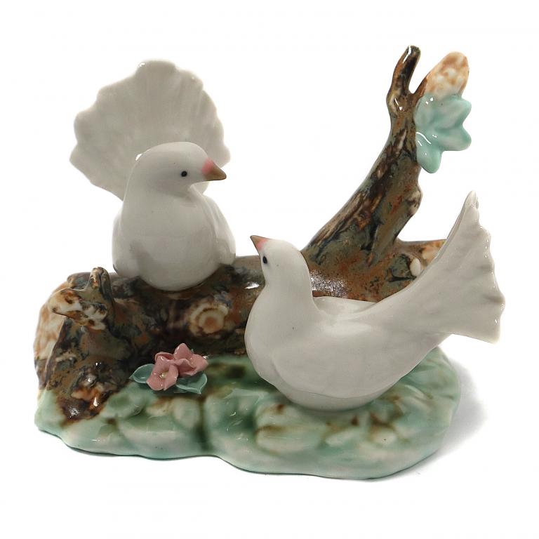 Фарфоровая фигура "Два голубя на ветке". Испания