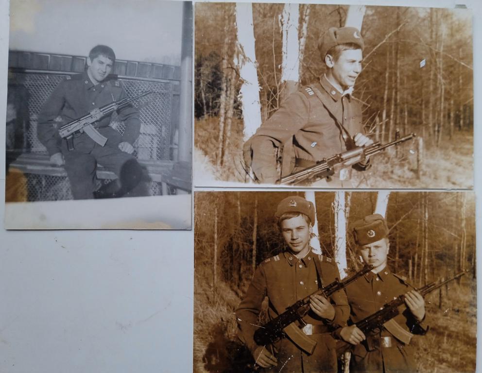 Три фото пограничников с автоматами. Одним лотом.