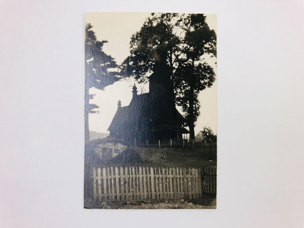 Фотография. Старая церковь, сделанная из узких дощечек. Подписана. 1950