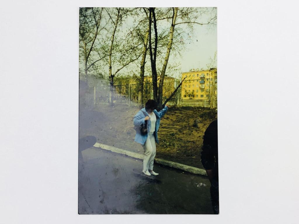Фотография. Женщина на скейтборде. 2006