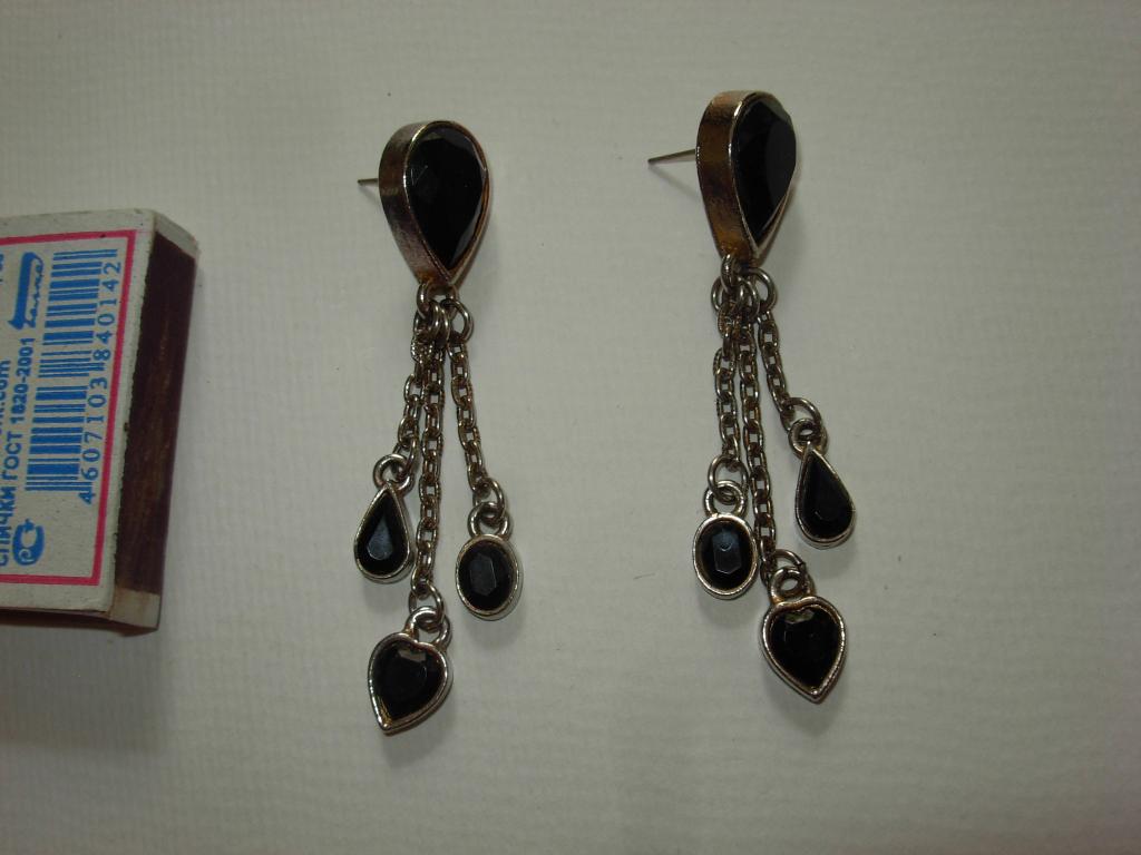 Серьги сережки украшение с цепочками , серебристый металл , черные вставки