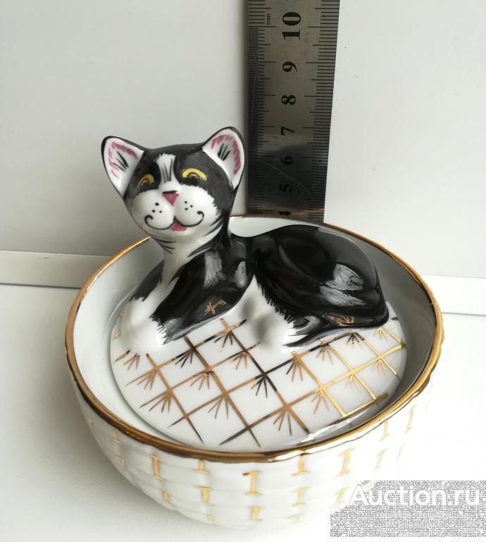 Вербилки. Фарфоровая статуэтка шкатулка Котенок в лукошке. Кот Кошка