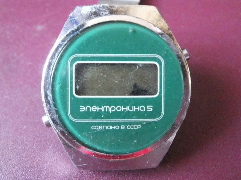 Круглые Часы Электроника 5 с браслетом. Браслет - шпалы.