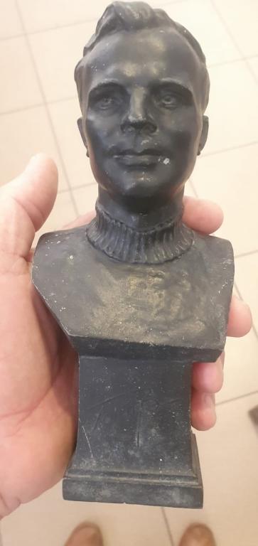 силуминовая статуэтка  Юрий Гагарин, силумин, 1960е гг, СССР